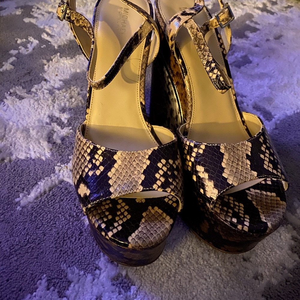 Never worn snake print women shoes